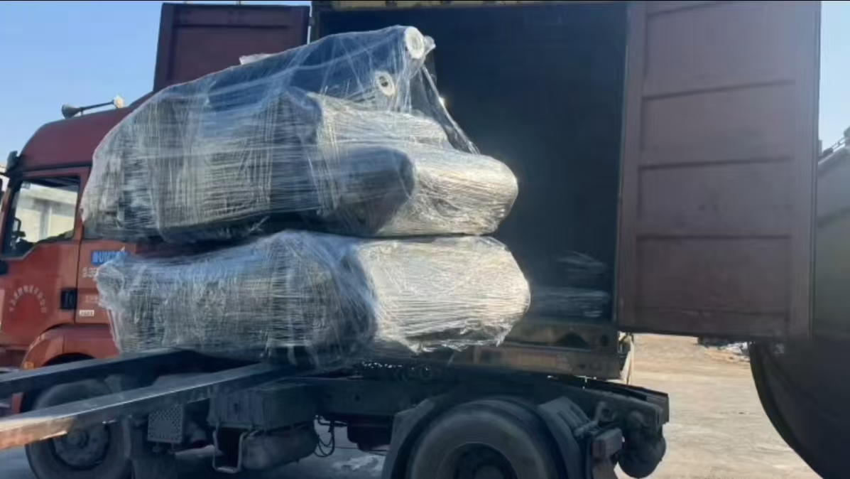 نیروی دریایی Qingdao Sunkai با موفقیت دسته ای از گلگیرهای لاستیکی پر شده با فوم اسکله را به مالزی ارسال کرد